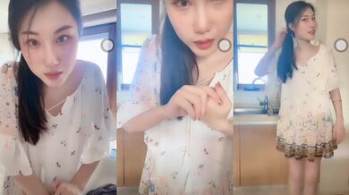 【极品稀缺魔手外购】最新《疯狂抖音》新篇之《美女妈妈》美女妈妈在家不穿内裤好骚 牙刷刷BB 嫩模拍摄现场 (1)