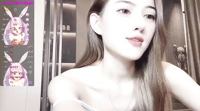 stripchat【Actress】颜值女神~!极致美乳~跳蛋震逼~爽到漏水撩人的眼神受不了 (2)
